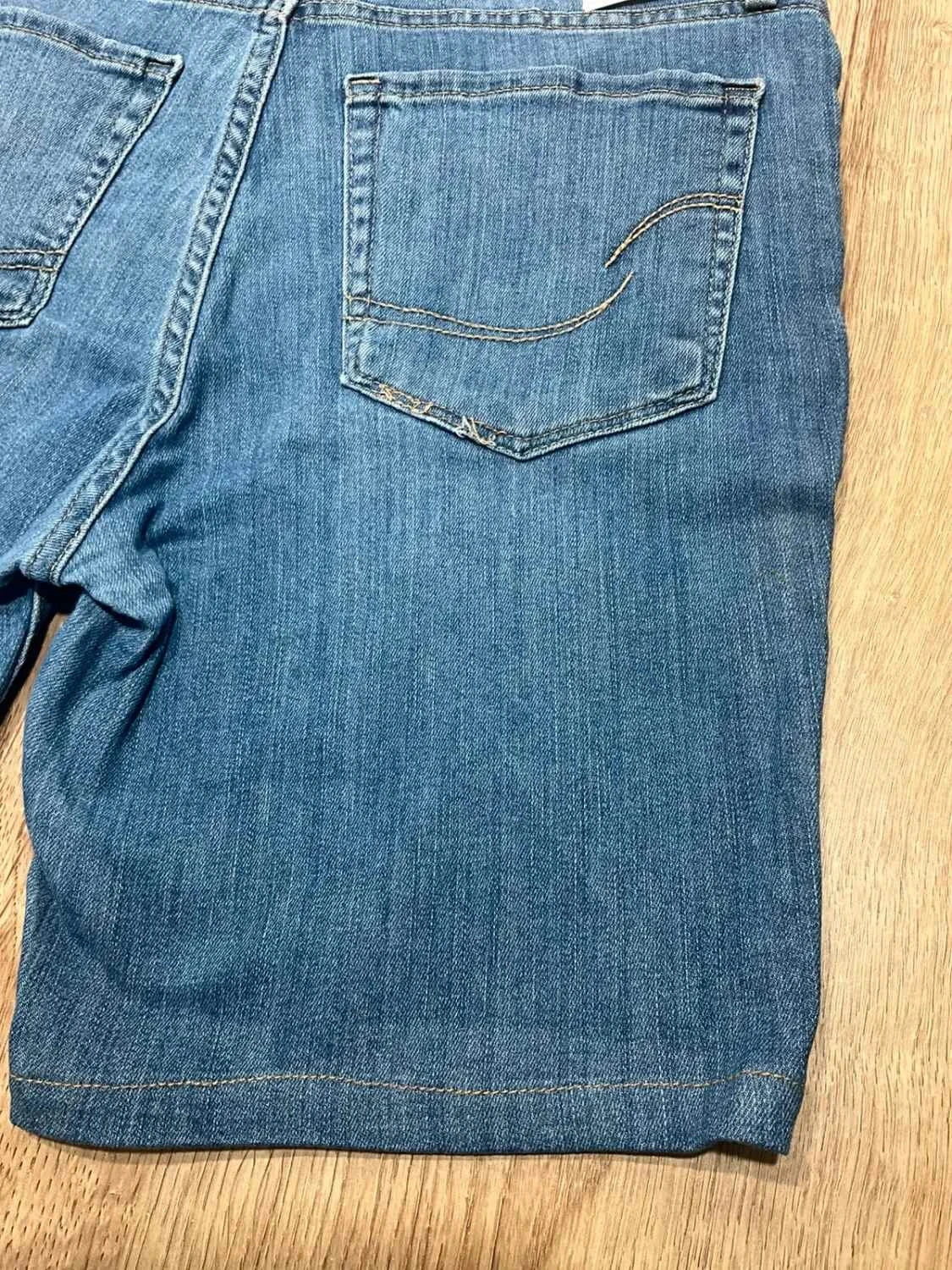 Short Levi's Mid Rise Capri Taille 6 W28 Vintage Bleu Slv 024 – photo 8